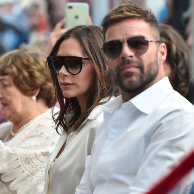 H Victoria Beckham μόλις φόρεσε τα must haves του φετινού καλοκαιριού