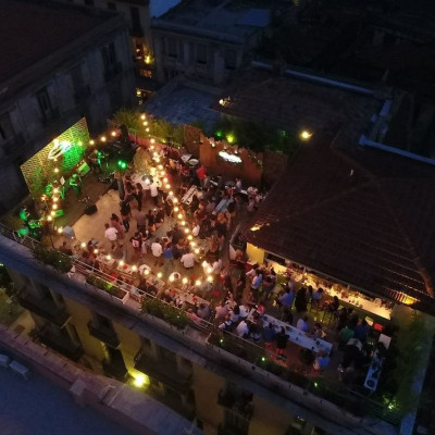 Αθήνα VS Θεσσαλονίκη: Πώς πίνεται το after work το δροσερό σε κάθε πόλη;