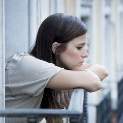 Θέλεις να μειώσεις τις πιθανότητες κατάθλιψης; Αυτή τη βλαβερή συνήθεια πρέπει να κόψεις