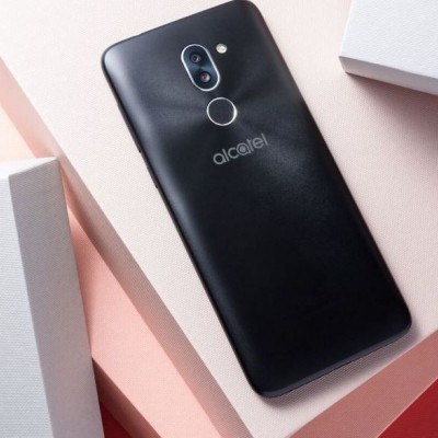 Τρία smartphones για να μη χάσεις καμία στιγμή από τις διακοπές σου!