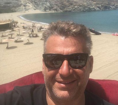 Γιώργος Λιάγκας: Οι πρώτες βουτιές με τα παιδιά του στην Τήνο (pics)