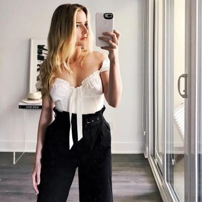 Η «Charlotte» του Sex&The City φορούσε 18 χρόνια πριν το top που θέλουμε όλες σήμερα