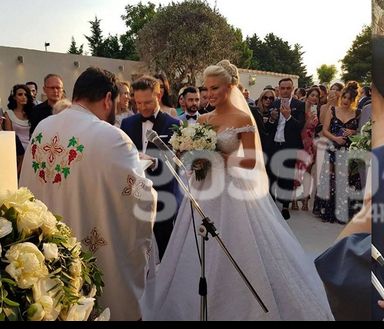 Πανέμορφη νύφη η Αλεξάνδρα Παναγιώταρου – Δείτε το εντυπωσιακό της νυφικό