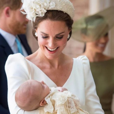 Πρίγκιπας Louis: Φόρεσε τα ίδια βαφτιστικά με τα αδέλφια του (pics)