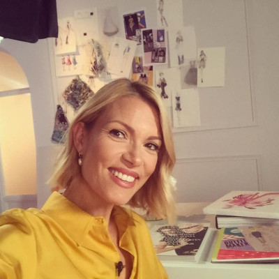 Η Βίκυ Καγιά μπήκε σε summer mood και ποζάρει με καυτό σορτς