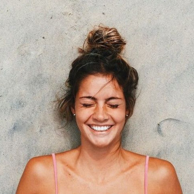 Η επιστήμη αποφάσισε: Η πολλή ευτυχία ίσως να μην κάνει καλό