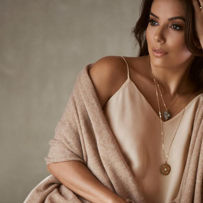 Η Eva Longoria χωρίς make-up και αρετουσάριστη με τον γιο της αγκαλιά