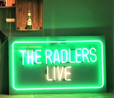 Πήγαμε στο live streaming των «The Radlers» και ορίστε τι ΔΕΝ είδες