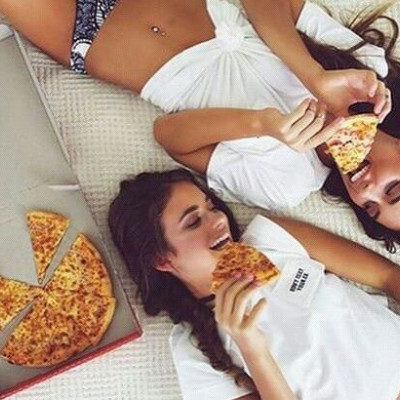 5 τροφές που πρέπει να αποφύγεις, εάν θέλεις να δείχνεις και να νιώθεις υπέροχη