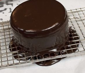 Λαχταριστό mini κέικ σοκολάτας στο πι και φι (vid)