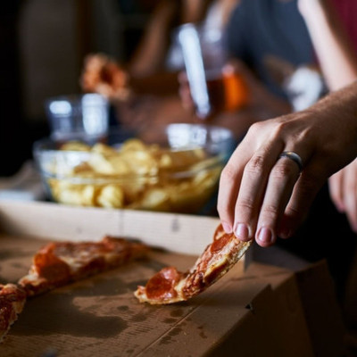 Οι 6 τροφές που πρέπει πάση θυσία να αποφεύγετε το βράδυ (pics)