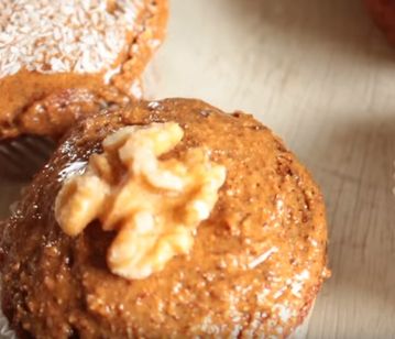 Συνταγή: Υγιεινά mini carrot cakes (vid)