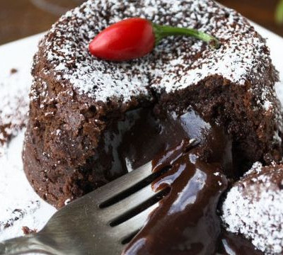 Πεντανόστιμο και εύκολο υγρό κέικ σοκολάτας