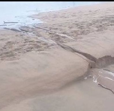 Η τρομερή δύναμη της φύσης: Ποτάμι υπερχειλίζει και τότε συμβαίνει κάτι εκπληκτικό! (video)