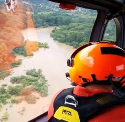 Νότια Γαλλία: Συγκλονιστικές εικόνες από τις πλημμύρες - Αγνοείται ένας άνδρας