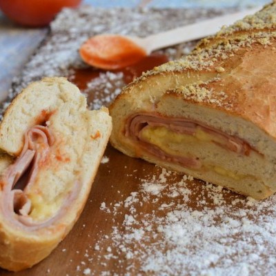 Στρόμπολι με αλλαντικά