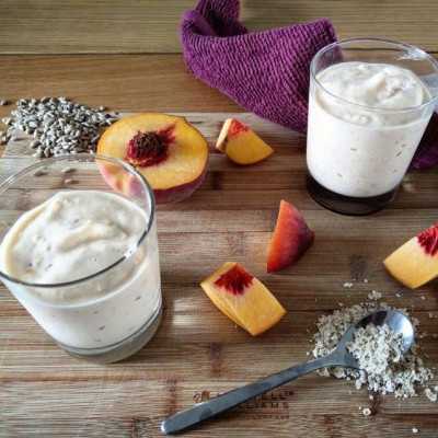 Smoothie με ροδάκινο, μάνγκο και μέλι