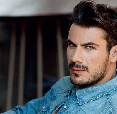 Άκης Πετρετζίκης: Είναι ερωτευμένος και δε φαντάζεστε ποια είναι η νέα του σύντροφος