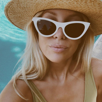 Ταξιδεύεις μόνη σου; Δες πώς θα βγάλεις τις πιο ωραίες φωτογραφίες όπου και αν είσαι