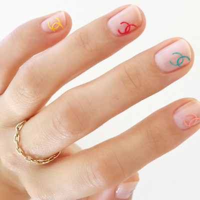 20 minimal nail designs για εσένα που θες και δεν θες nail art