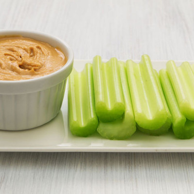 Αποφεύγετε τους υδατάνθρακες; Δείτε 5 σνακ ιδανικά για εσάς