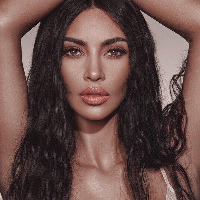 H Kim πάλι άλλαξε τα μαλλιά της. Ησυχία δεν έχει!