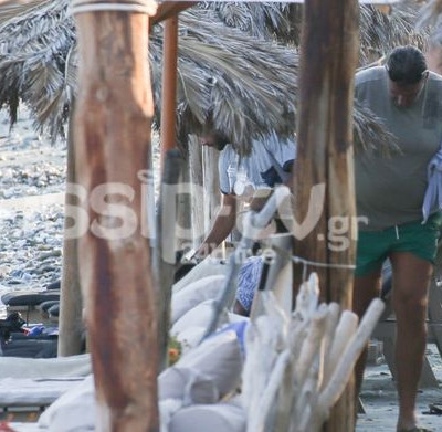 Λιάγκας-Λάτσιος: Κοινές διακοπές στην Τήνο. Δείτε τους στην παραλία