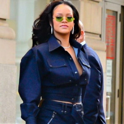 H Rihanna αδυνάτισε, αλλά παραμένει juicy