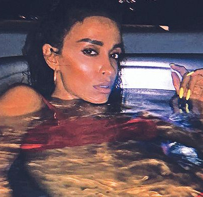 H Φουρέιρα έκανε βουτιά στο τζακούζι και τα likes ξεπέρασαν τις 50.000!