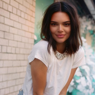 H Kendall Jenner φοράει το παντελόνι της φόρμας της με έναν πολύ συγκεκριμένο τρόπο