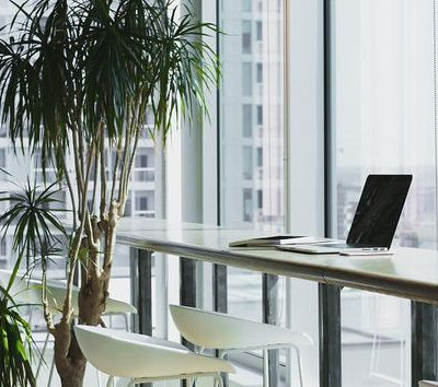 Οδηγός επιβίωσης για το καλοκαίρι στο γραφείο