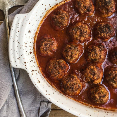 Κεφτεδάκια φούρνου με κόκκινη σάλτσα