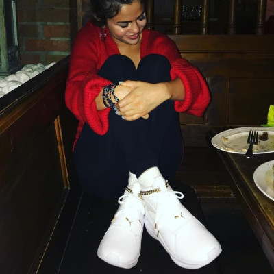 Tube Socks: Φόρεσε τις κάλτσες σου όπως η Selena Gomez και η Kendall Jenner