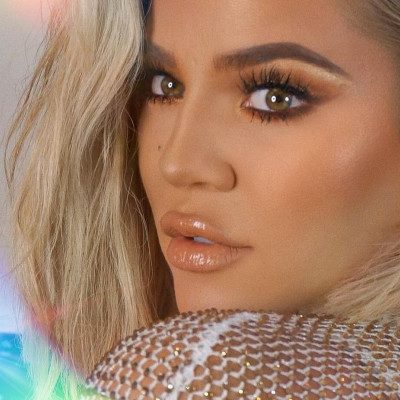 Η Khloe Kardashian μας δείχνει την επίπεδη κοιλιά της πέντε μήνες μετά τη γέννα!
