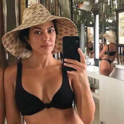 Η Κourtney Kardashian επιδεικνύει το σώμα της μετά από τη σκληρή γυμναστική που κάνει