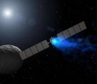 Το «λυκόφως» της «Αυγής»: Ένα κοσμικό «φάντασμα» σε σιωπηλή τροχιά γύρω από τη Δήμητρα (Vids)