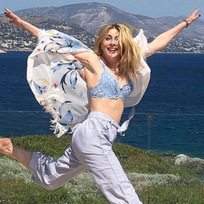 Σμαράγδα Καρύδη: Με αυτή τη φωτογραφία από τα παιδικά της χρόνια ευχήθηκε «Καλή σχολική χρονιά»