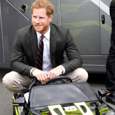 Είχες παρατηρήσει την κίνηση που κάνει ο πρίγκιπας Harry όταν δεν είναι μαζί του η Meghan Markle;