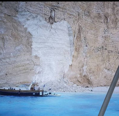 Ζάκυνθος: «Ναυάγιο» ώρα μηδέν - «Ανοργάνωτη» η παραλία με τους εκατομμύρια επισκέπτες