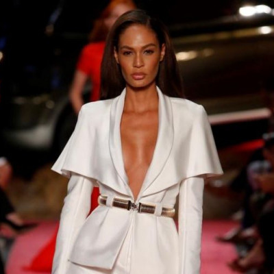 How to: Πώς να πετύχεις μόνη σου το bouncy hairstyle από το fashion show του Brandon Maxwell