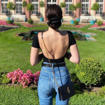 5 χτενίσματα και 5 scrunchies για τις πιο fashionable εμφανίσεις του καλοκαιριού