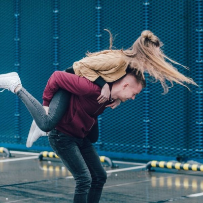 Πώς πρέπει να ανακοινώσεις στους γονείς σου ότι θα βγεις ραντεβού για πρώτη φορά