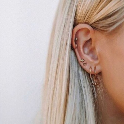 Tι συμβαίνει; Γιατί βγάζεις σπυράκια στα αυτιά; Πώς θα τα αντιμετωπίσεις;