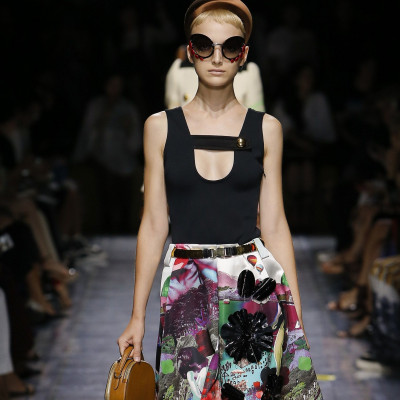 O Oίκος Prada μόλις παρουσίασε μία συλλογή που απευθύνεται στους Millennials