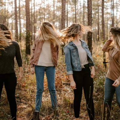 Οι φίλες σου κι εσύ! Όσα πρέπει να γνωρίζεις για τη φιλία από την ειδικό