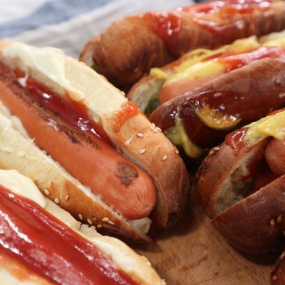 Hot Dog με σπιτικά ψωμάκια