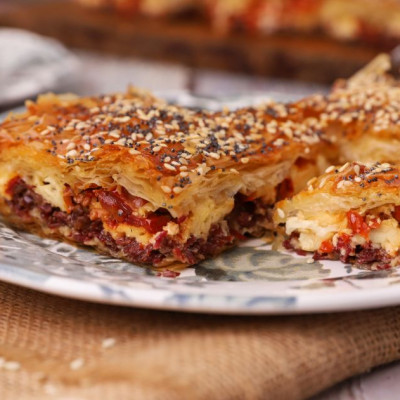 Λαχταριστή παστουρμαδόπιτα