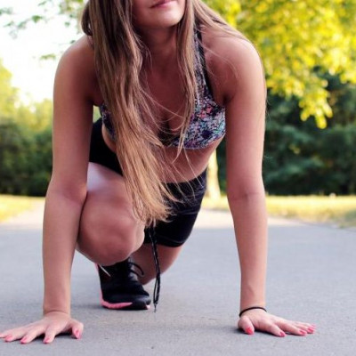 Η απλή συνήθεια που αντικαθιστά το γυμναστήριο και γραμμώνει το κορμί μας