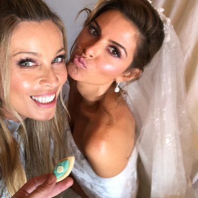 Μαριέττα Χρουσαλά & Maria Menounos σε απολαυστικές στιγμές στο γάμο στον Άκοβο Αρκαδίας