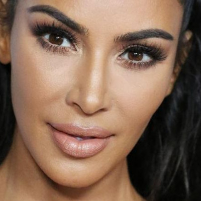 Η Kim Kardashian προκαλεί με μαγιό από το 1996 (photos)